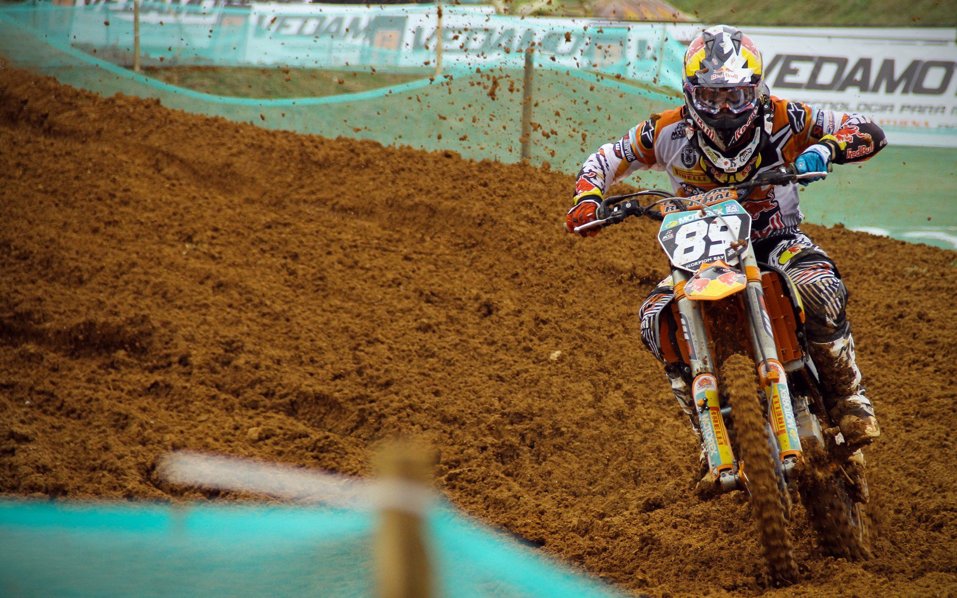 爱游戏体育（AYX）官方APP下载-逆境拼搏的“胜利者”：从零开始的伟大旅程，逆境激发拼搏的力量事例